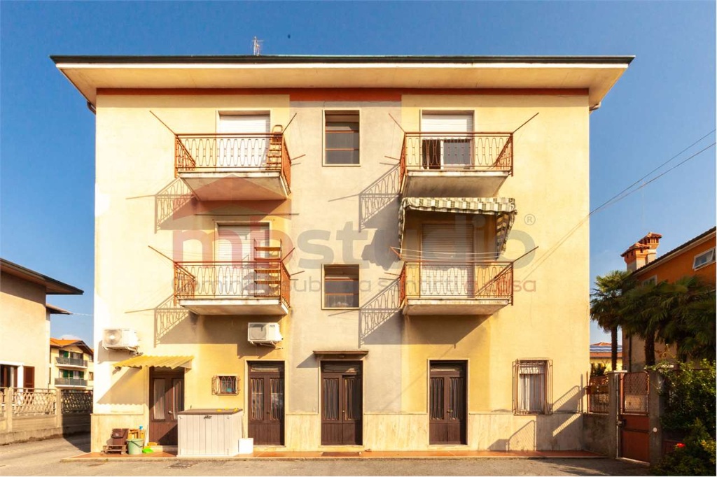 Bilocale in Via Cadorna 43, Fagnano Olona, 1 bagno, garage, 87 m²