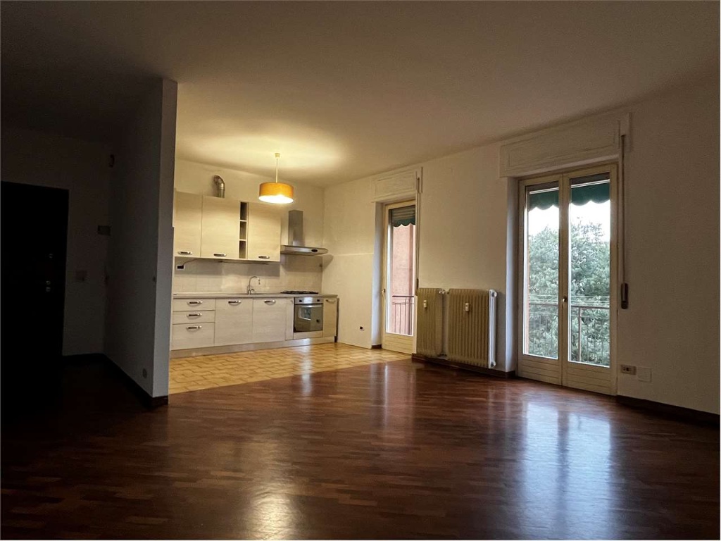 Appartamento a Verona, 5 locali, 1 bagno, garage, arredato, 100 m²