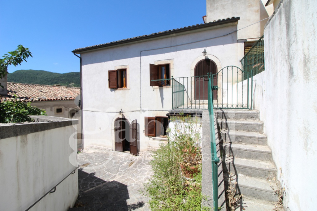 Casa indipendente in Via Umberto I 30, Castel di Sangro, 5 locali