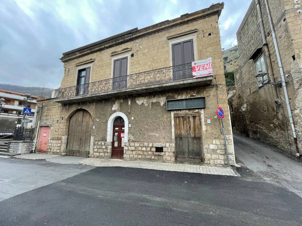 Casa indipendente in Via Piave 92, Castel San Giorgio, 6 locali