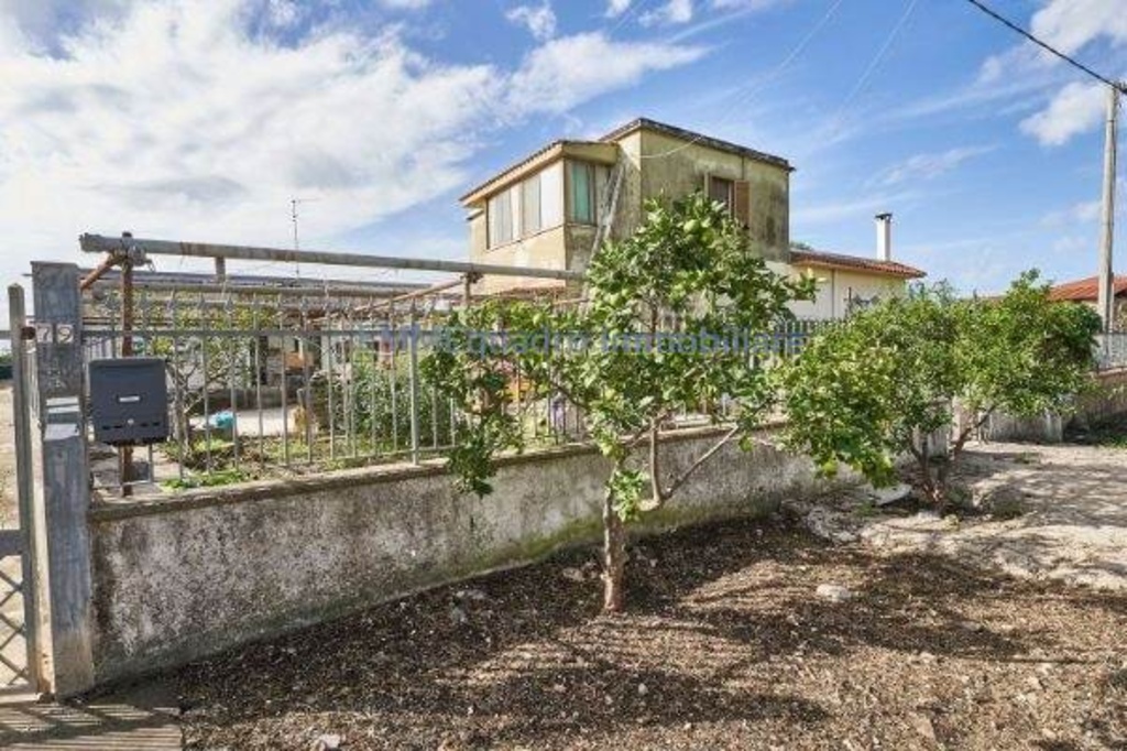 Casa indipendente a Terracina, 3 locali, 2 bagni, 63 m² in vendita