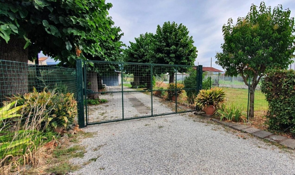 Casa semindipendente a Lucca, 7 locali, 2 bagni, giardino privato
