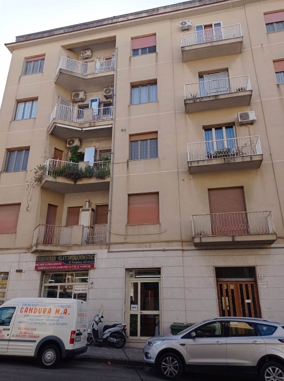 Appartamento in Viale Trieste 10, Caltanissetta, 8 locali, 1 bagno
