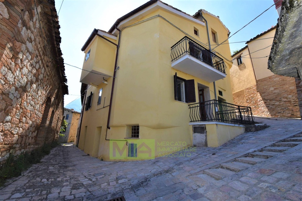 Casa indipendente in Valle, Montefortino, 6 locali, 1 bagno, 90 m²