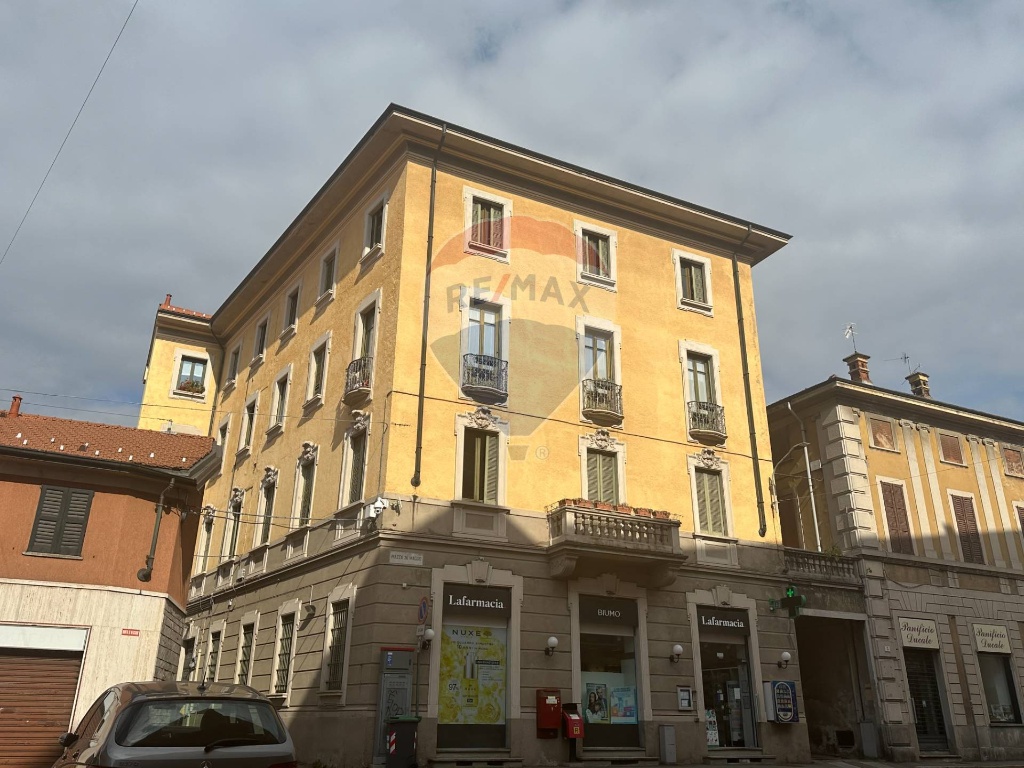 Attico in Piazza 26 Maggio, Varese, 2 locali, 1 bagno, arredato, 60 m²