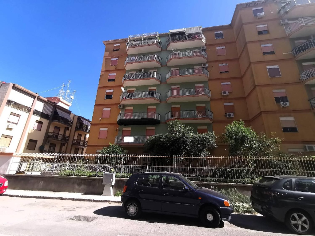 Quadrilocale in VIA Re Enzo 6, Palermo, 2 bagni, posto auto, 120 m²