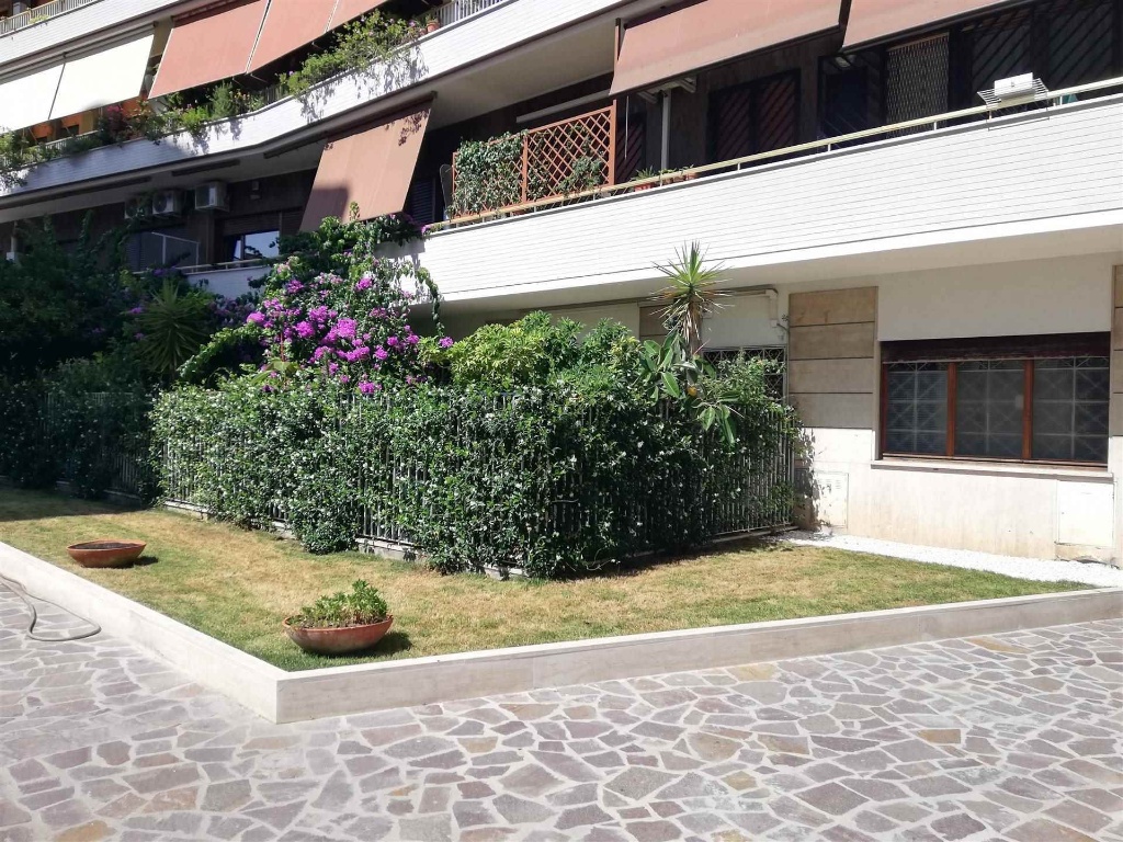 Appartamento a Roma, 5 locali, 2 bagni, 120 m², classe energetica G