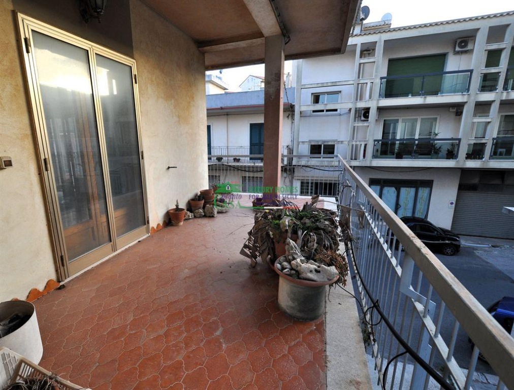 Appartamento in VIA DEMOSTENE, Ragusa, 6 locali, 2 bagni, con box