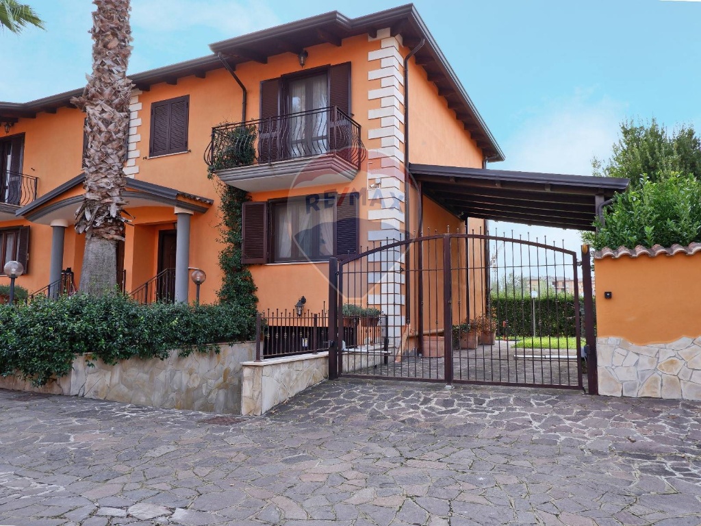 Villa a schiera in Via Ubaldo Mainolfi, Telese Terme, 4 locali, 176 m²