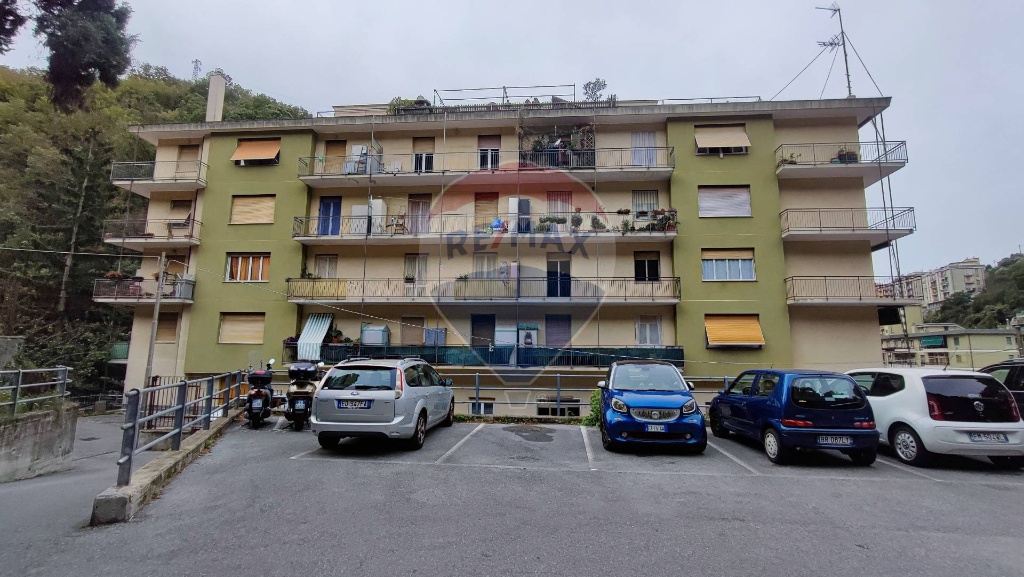 Trilocale in Via Finocchiara, Genova, 2 bagni, posto auto, 101 m²