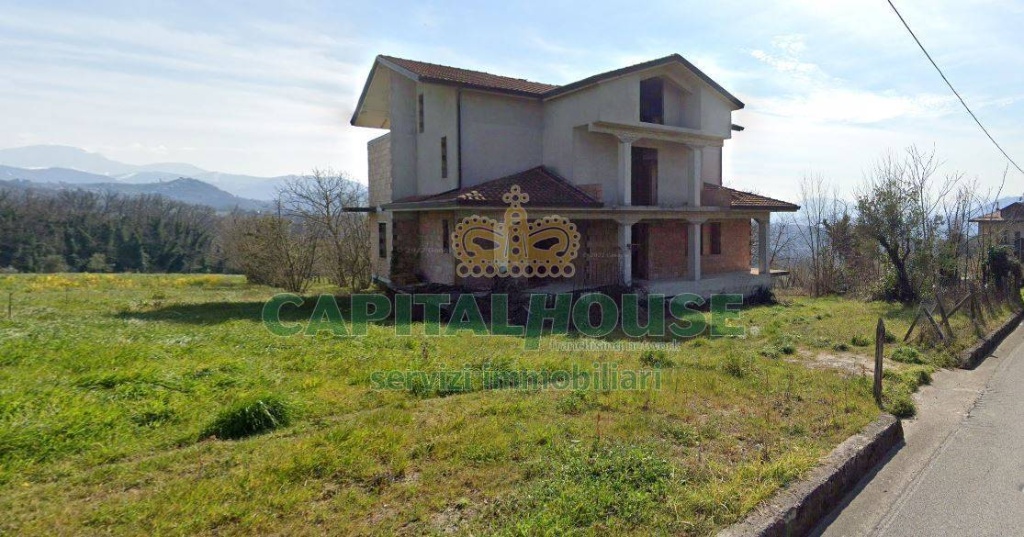 Casa indipendente a Pratola Serra, 5 locali, 698 m² in vendita