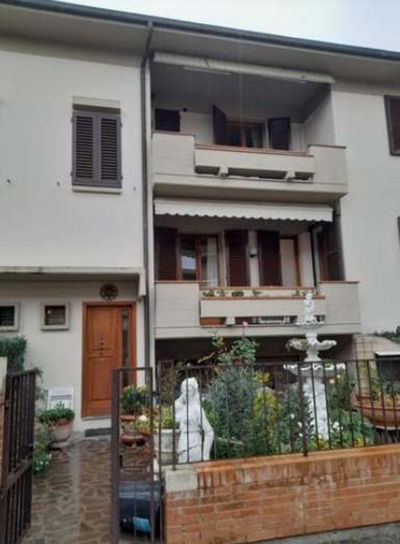 Appartamento in Via delle Tofane 22, Empoli, 8 locali, 2 bagni, garage