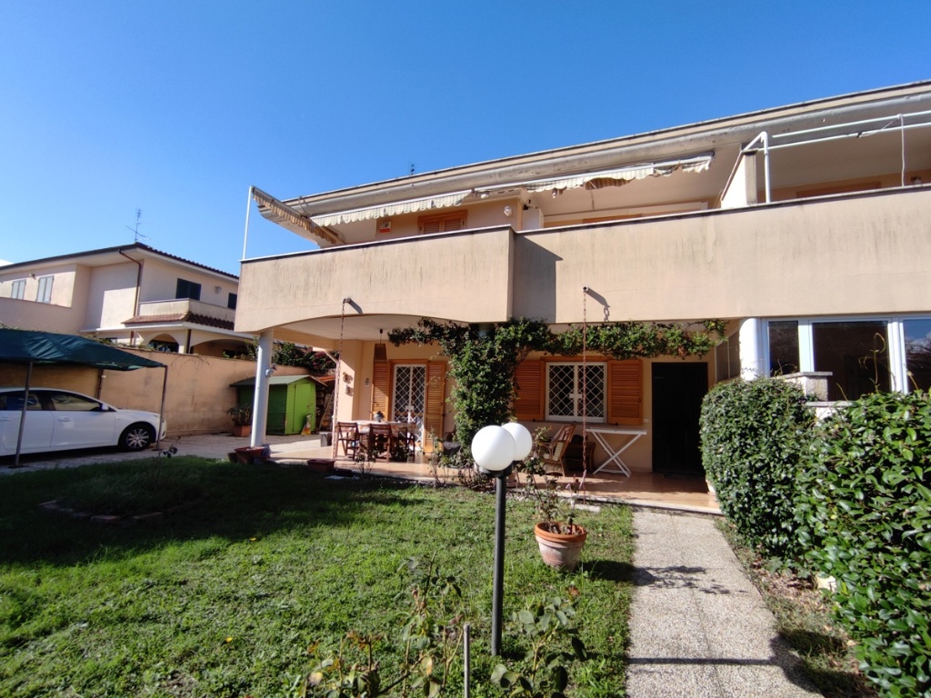 Villa in Via Ada Negri 12, Anzio, 4 locali, 2 bagni, giardino privato