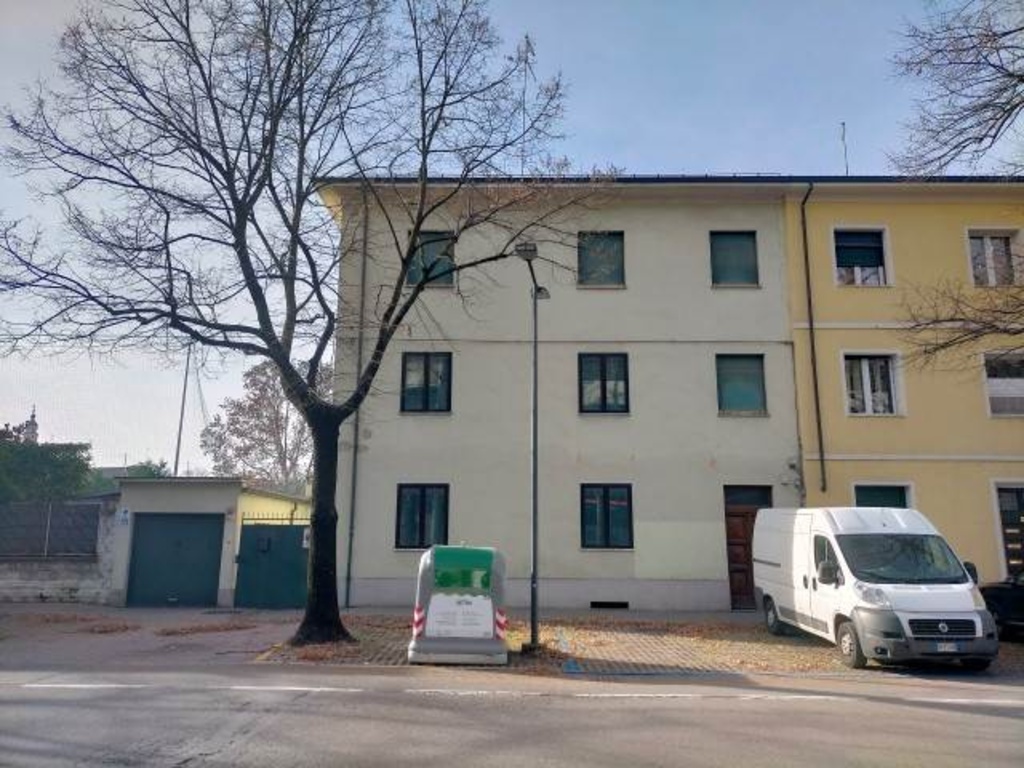 Casa semindipendente a Parma, 12 locali, 3 bagni, 228 m² in vendita