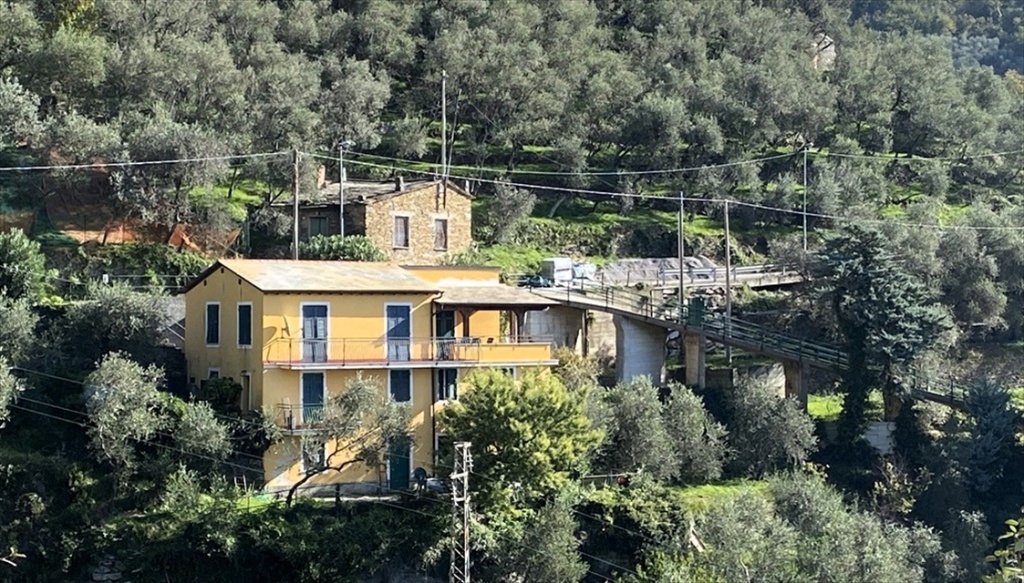Casa indipendente a Cogorno, 9 locali, 2 bagni, giardino privato
