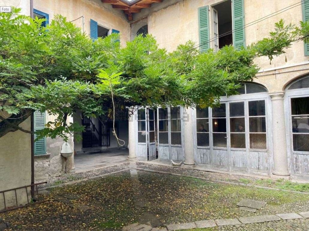 Palazzo in Via ai Villini 13, Verbania, 10 locali, 5 bagni, 1290 m²