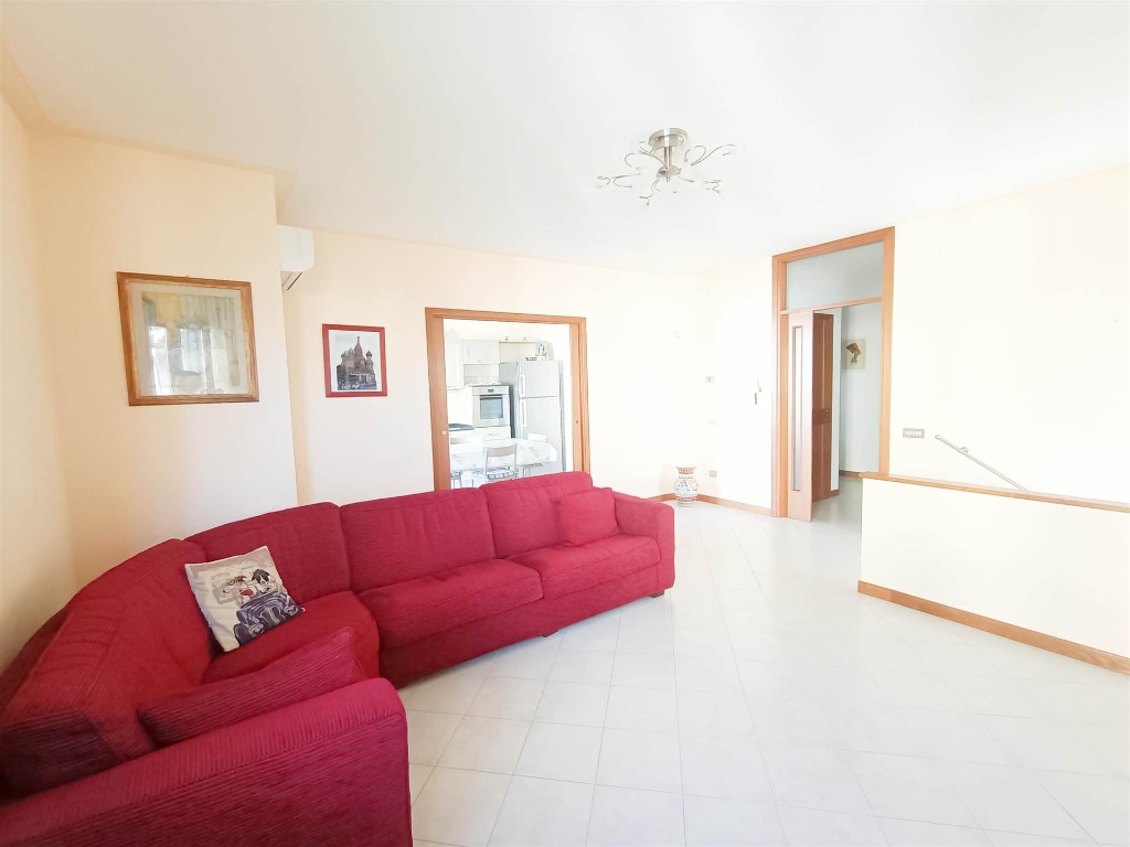 Appartamento a Empoli, 5 locali, 2 bagni, 98 m², 1° piano, terrazzo
