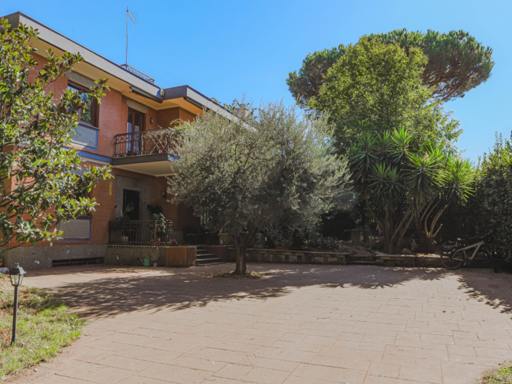 Villa in Via Capo d'Acqua, Marino, 2 bagni, giardino in comune, 400 m²