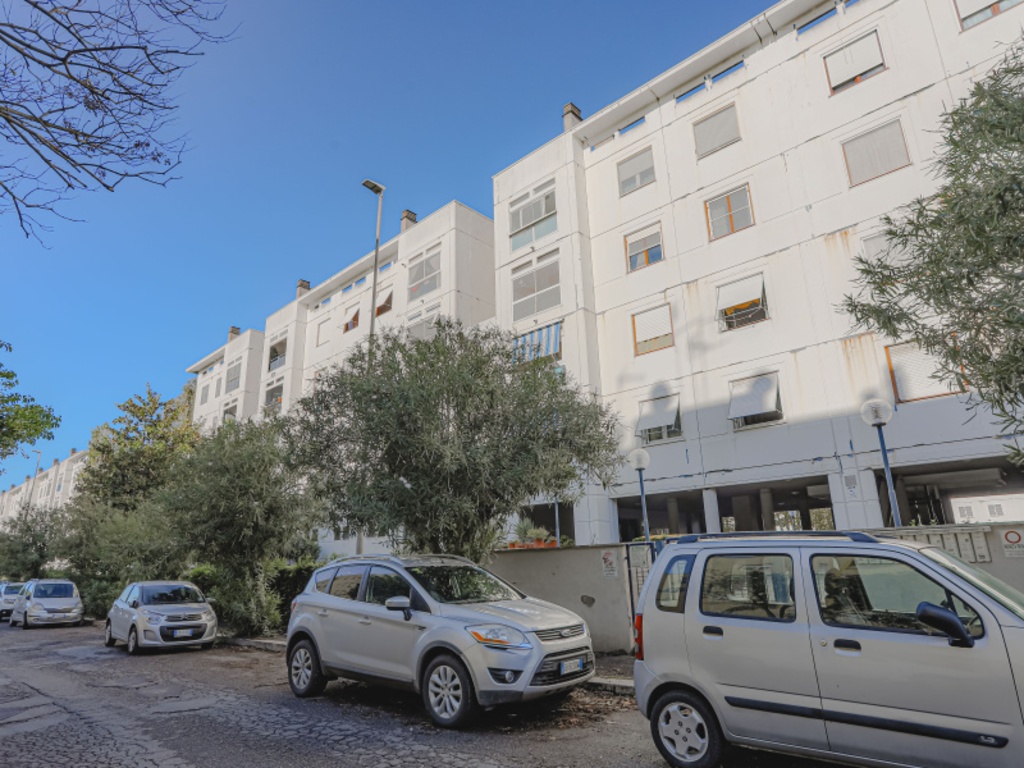 Appartamento in Via dei Basaldella, Roma, 2 bagni, posto auto, 66 m²