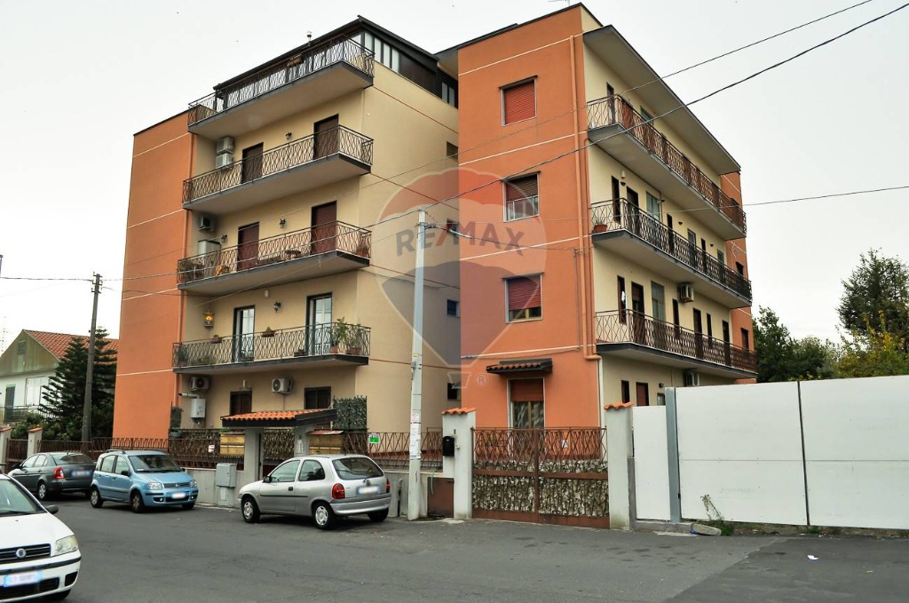 Appartamento in Via Pietro Mascagni, San Giovanni la Punta, 5 locali