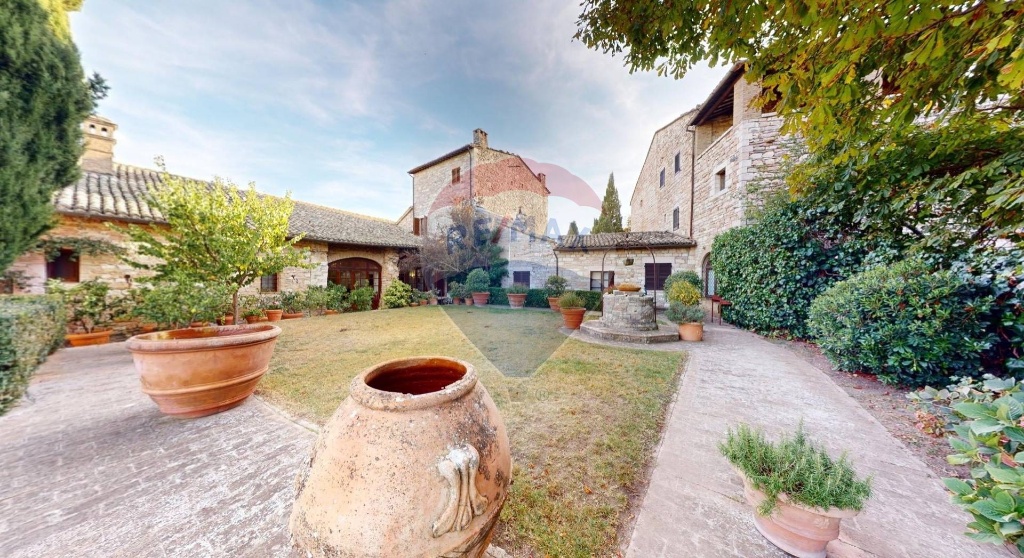 Porzione di casa in Via della Rocca, Assisi, 5 locali, 4 bagni, 350 m²