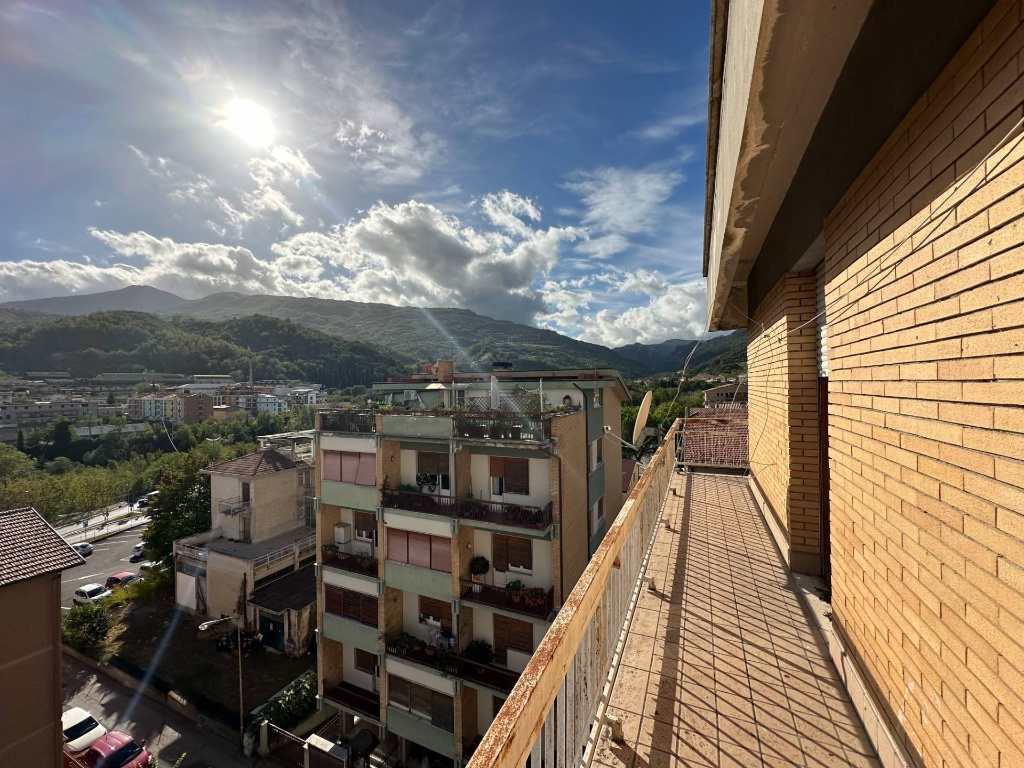 Appartamento in Via Marcacci, Montorio al Vomano, 6 locali, 2 bagni