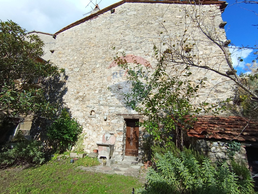 Casa semindipendente a Bagni di Lucca, 8 locali, 1 bagno, 155 m²
