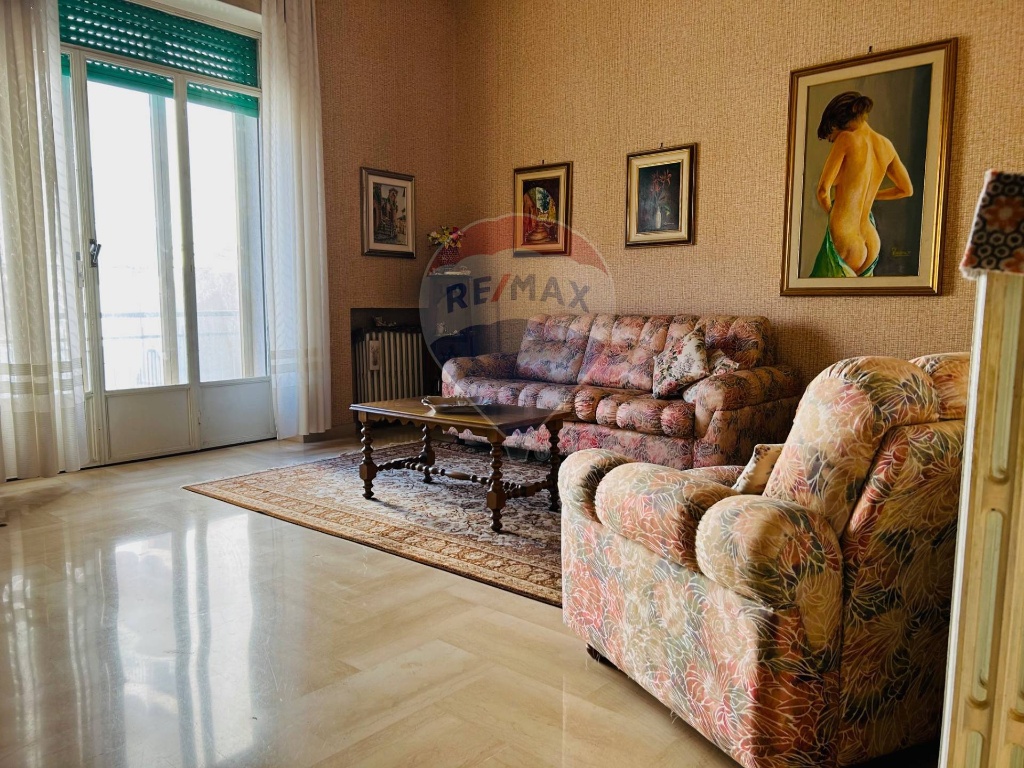 Appartamento in Via caserma, Ragusa, 7 locali, 2 bagni, 152 m²