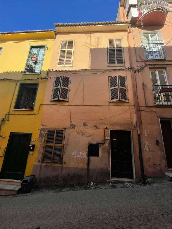 Palazzo in VIA CIAMARRA, Frosinone, 4 locali, 117 m², da ristrutturare
