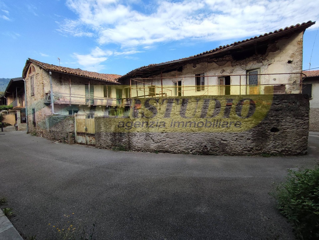 Villa ad Ambivere, 8 locali, 300 m² in vendita