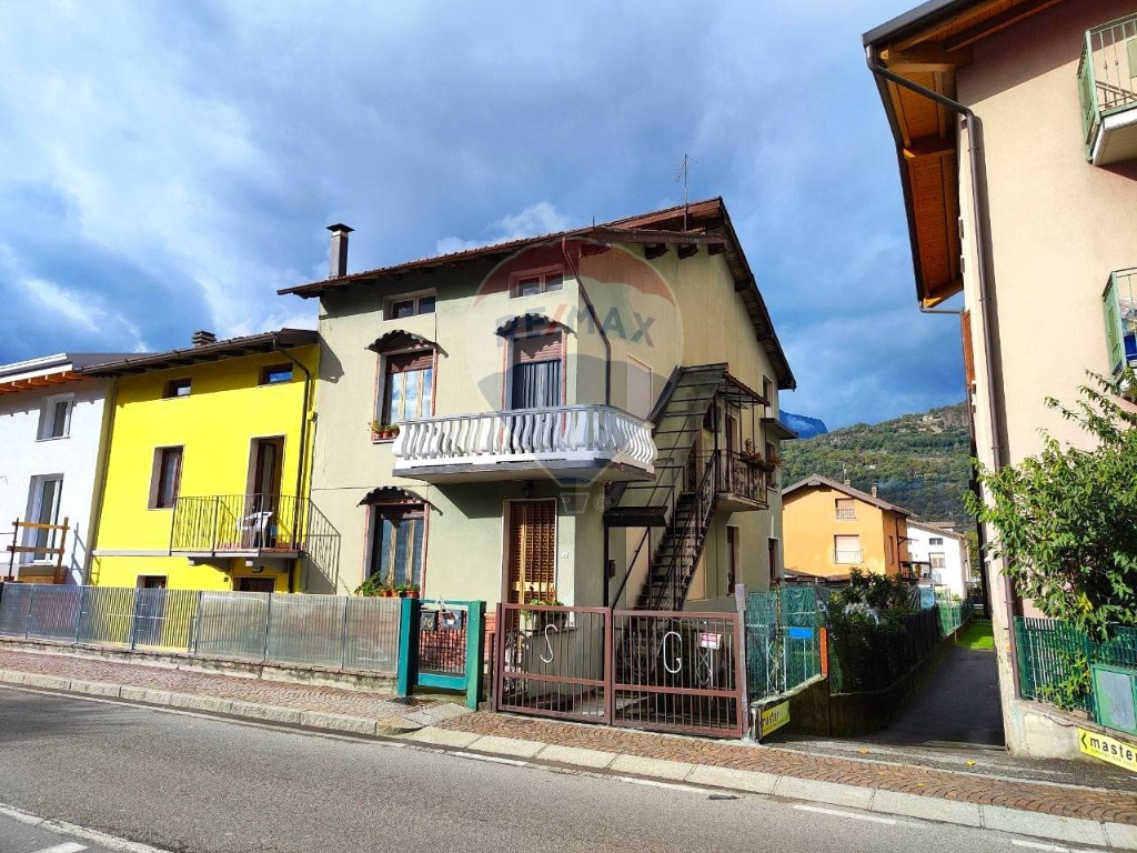 Casa semindipendente a Darfo Boario Terme, 6 locali, 2 bagni, 175 m²