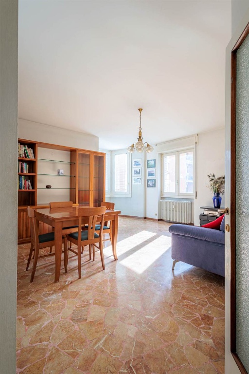 Appartamento in Via Gorizia, Sondrio, 7 locali, 1 bagno, 142 m²
