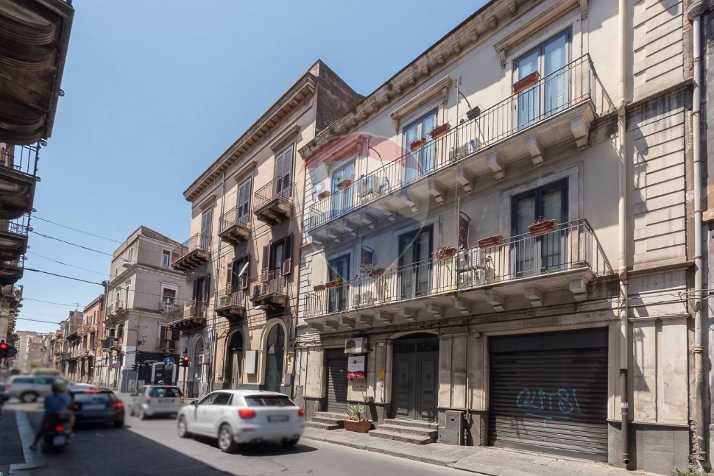 Appartamento in Via Monserrato, Catania, 20 locali, 8 bagni, con box