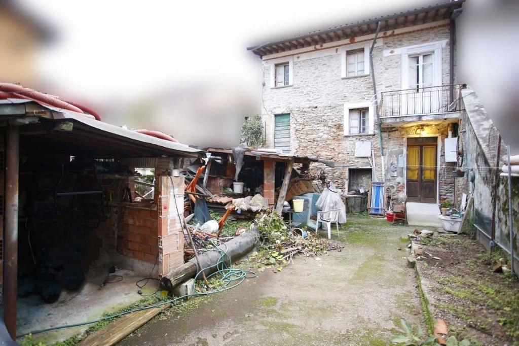 Porzione di casa in Via del palazzo, Montignoso, 7 locali, 140 m²