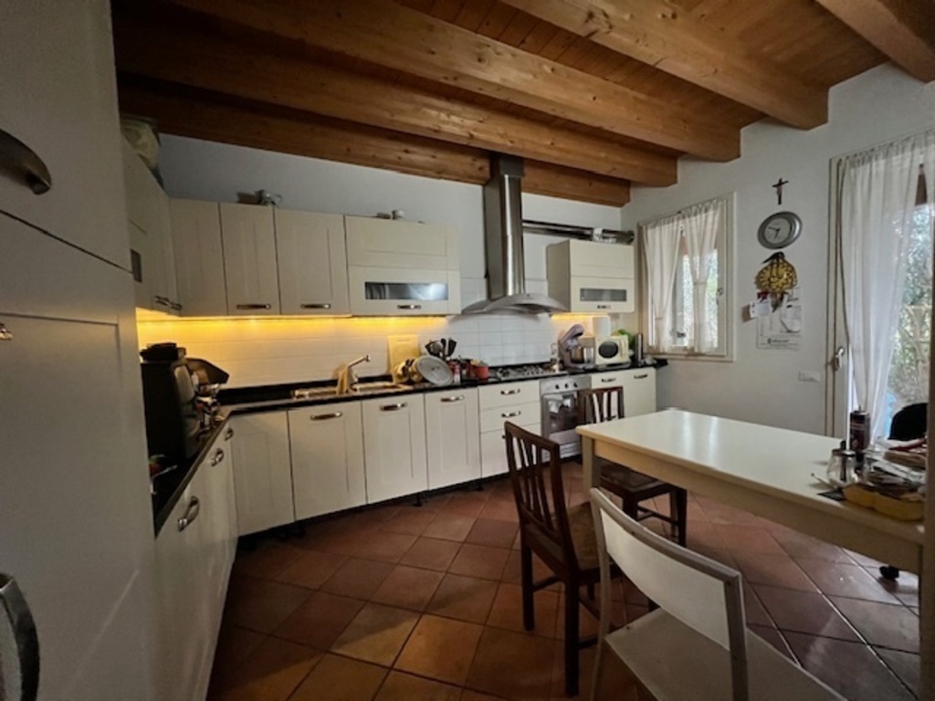 Villa a Rovigo, 12 locali, 300 m², classe energetica A2, ottimo stato