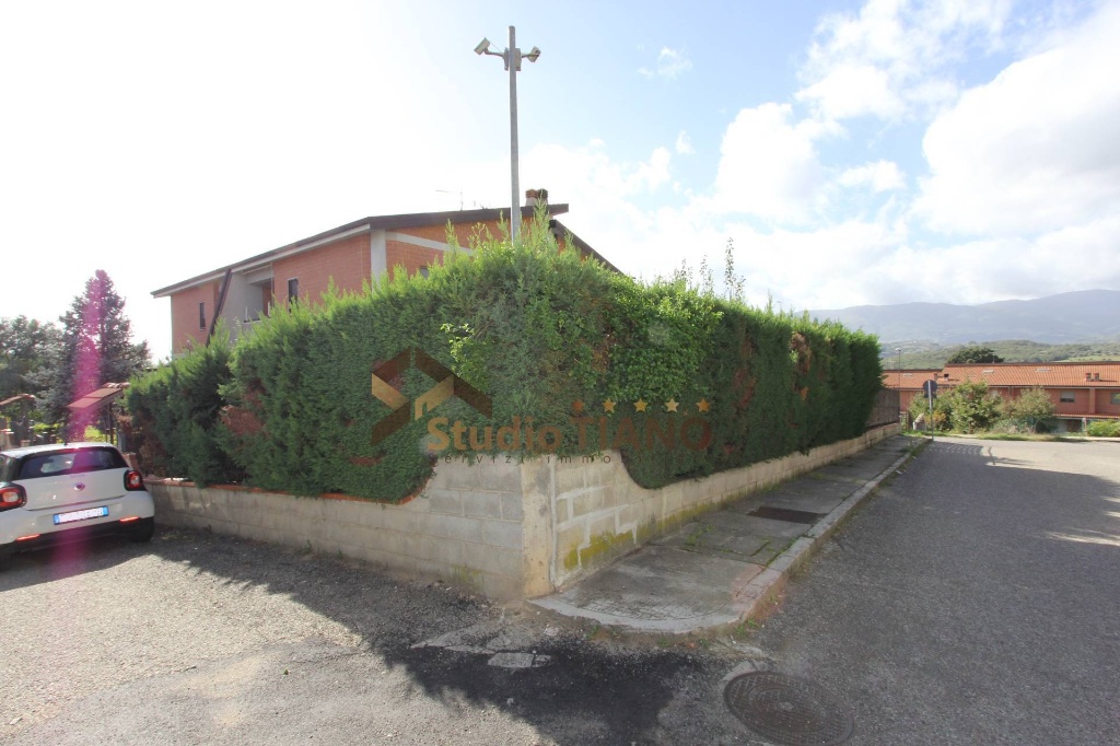 Villa a schiera in VIA SALERNI, Montalto Uffugo, 6 locali, 3 bagni
