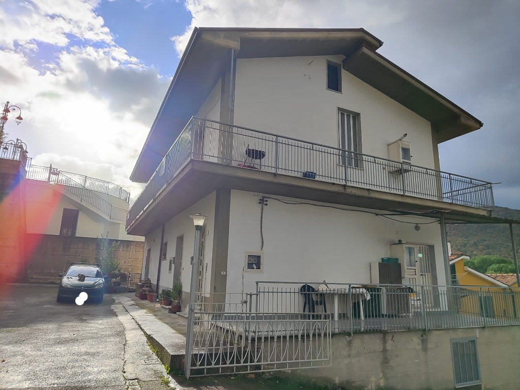 Casa indipendente in Via Cittadella, Salza Irpina, 10 locali, 3 bagni
