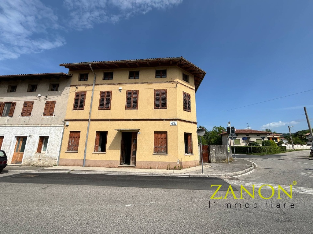 Casa semindipendente in Via Fonda, Gorizia, 10 locali, 2 bagni, 302 m²