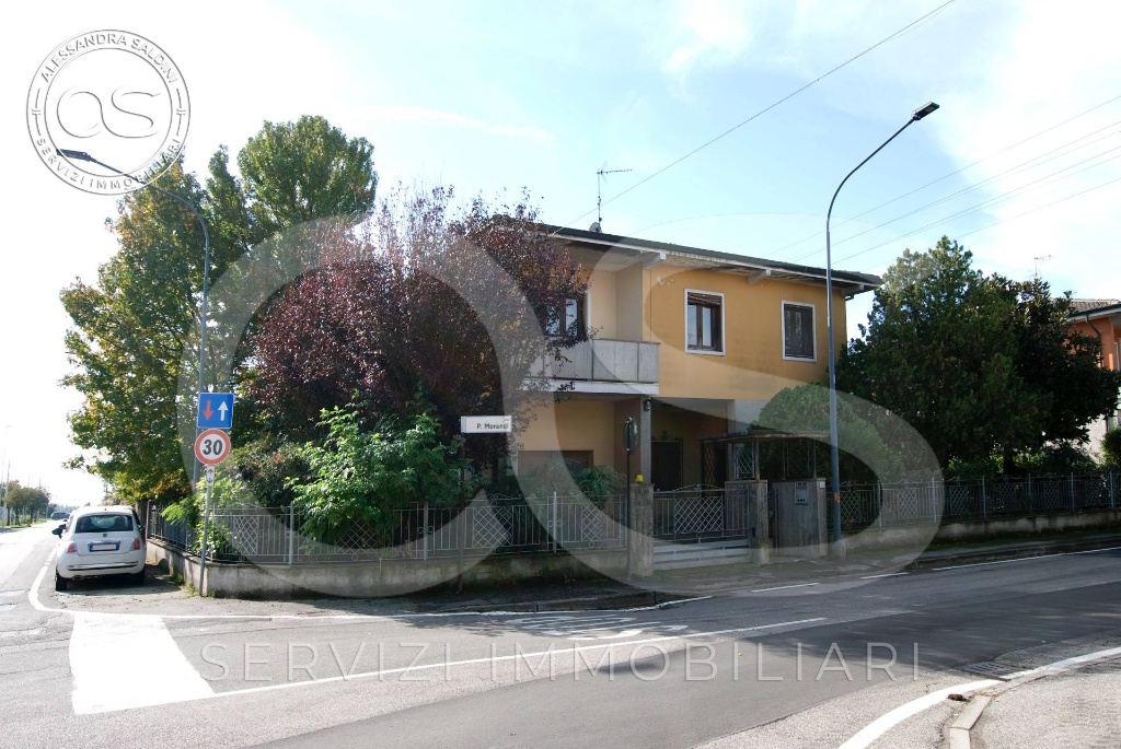 Villa singola in Via Morandi, Manerbio, 6 locali, 2 bagni, con box