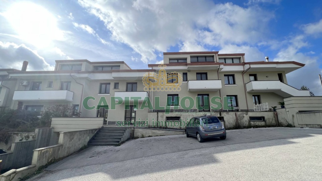 Villa a schiera a Monteforte Irpino, 4 locali, 2 bagni, con box