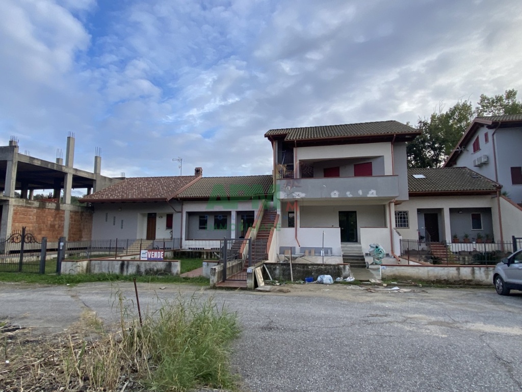 Villa a schiera in Via Alessandro Manzoni 171 bis, Rende, 5 locali