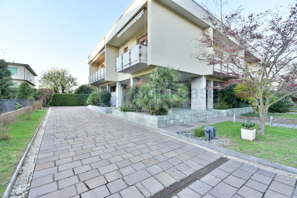 Villa a Cabiate, 5 locali, 2 bagni, giardino privato, 230 m², terrazzo