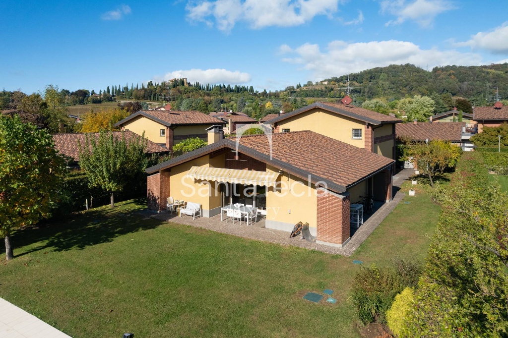 Villa in Via Giuseppe Garibaldi, Mozzo, 10 locali, 4 bagni, con box
