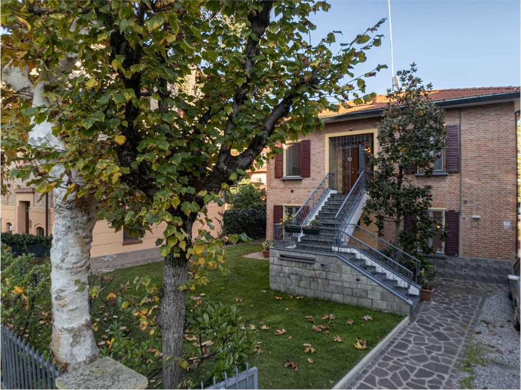 Villa in Via Giuseppe Savani 29, Modena, 12 locali, 3 bagni, garage