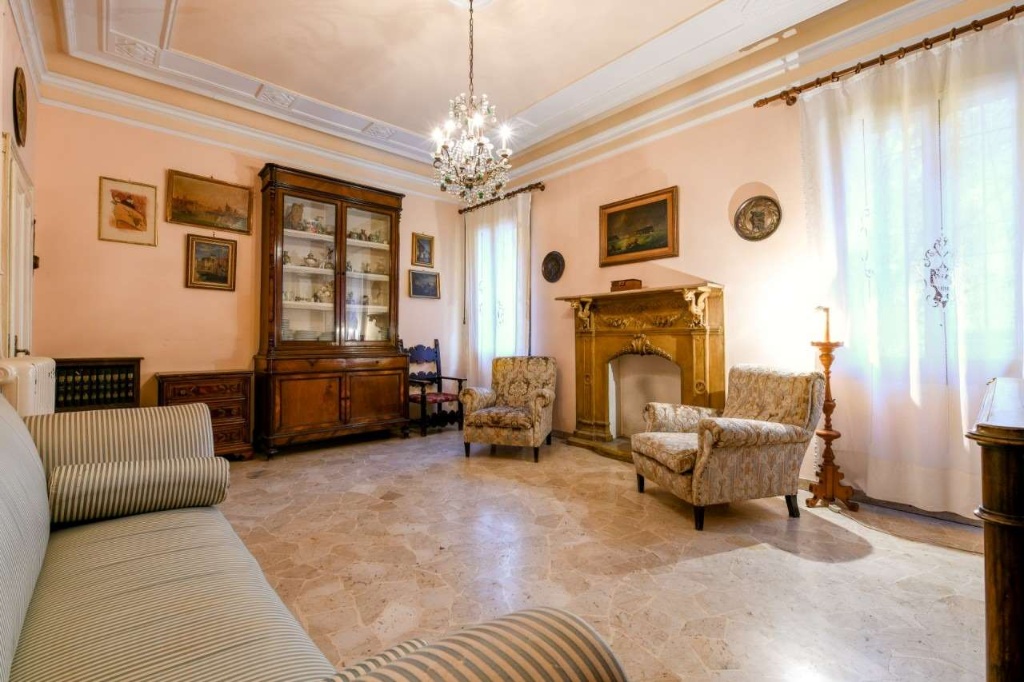 Palazzo a Padova, 12 locali, giardino privato, 410 m², stato mediocre