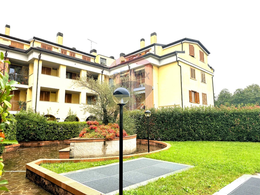 Trilocale in VERDI, Busto Arsizio, 2 bagni, giardino in comune, 85 m²