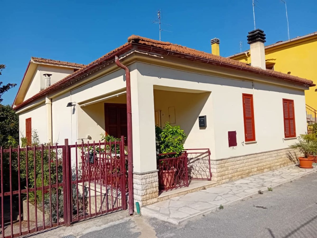 Casa indipendente in Via del laghetto 13, Civita Castellana, 5 locali