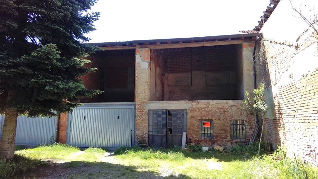 Rustico a Mortara, 2 locali, 100 m², da ristrutturare in vendita