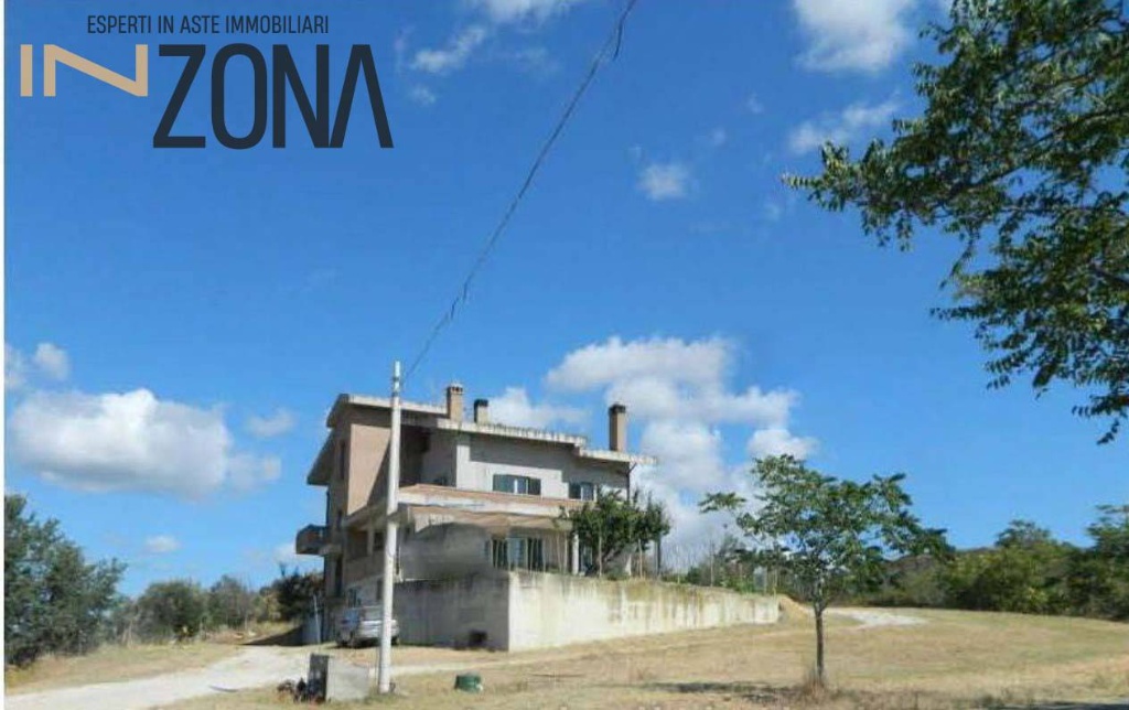 Casa indipendente in Frazione Rapino, Teramo, 8 locali, 4 bagni