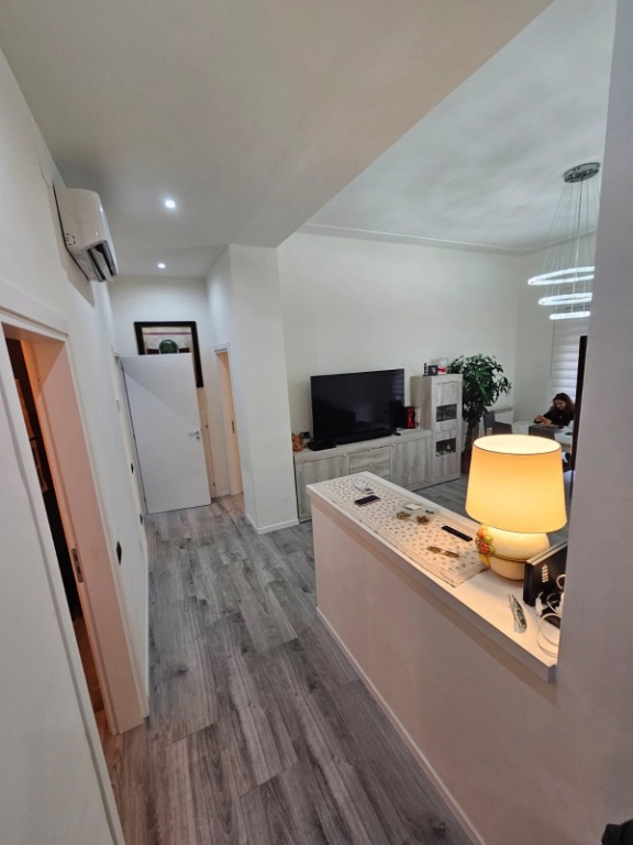 Quadrilocale a Carrara, 1 bagno, arredato, 95 m², 1° piano in vendita